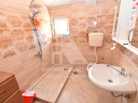 Izdavanje, kuća, 500m², Tološi, Podgorica - image 18