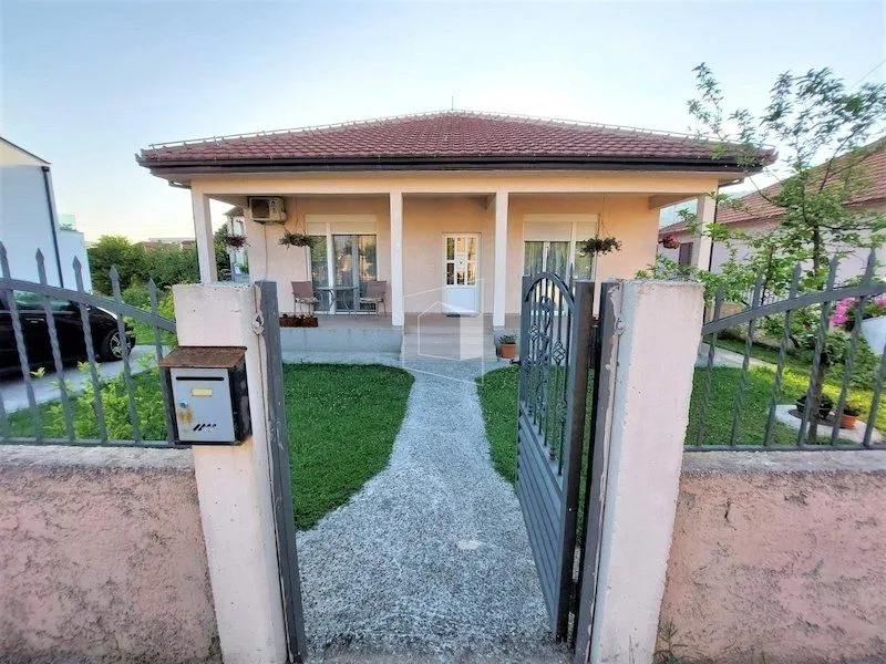 Rent, house, 120m², Tološi, Podgorica