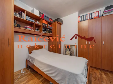 Prodaja, četvorosoban stan, 202m², Centar, Kruševac - image 8