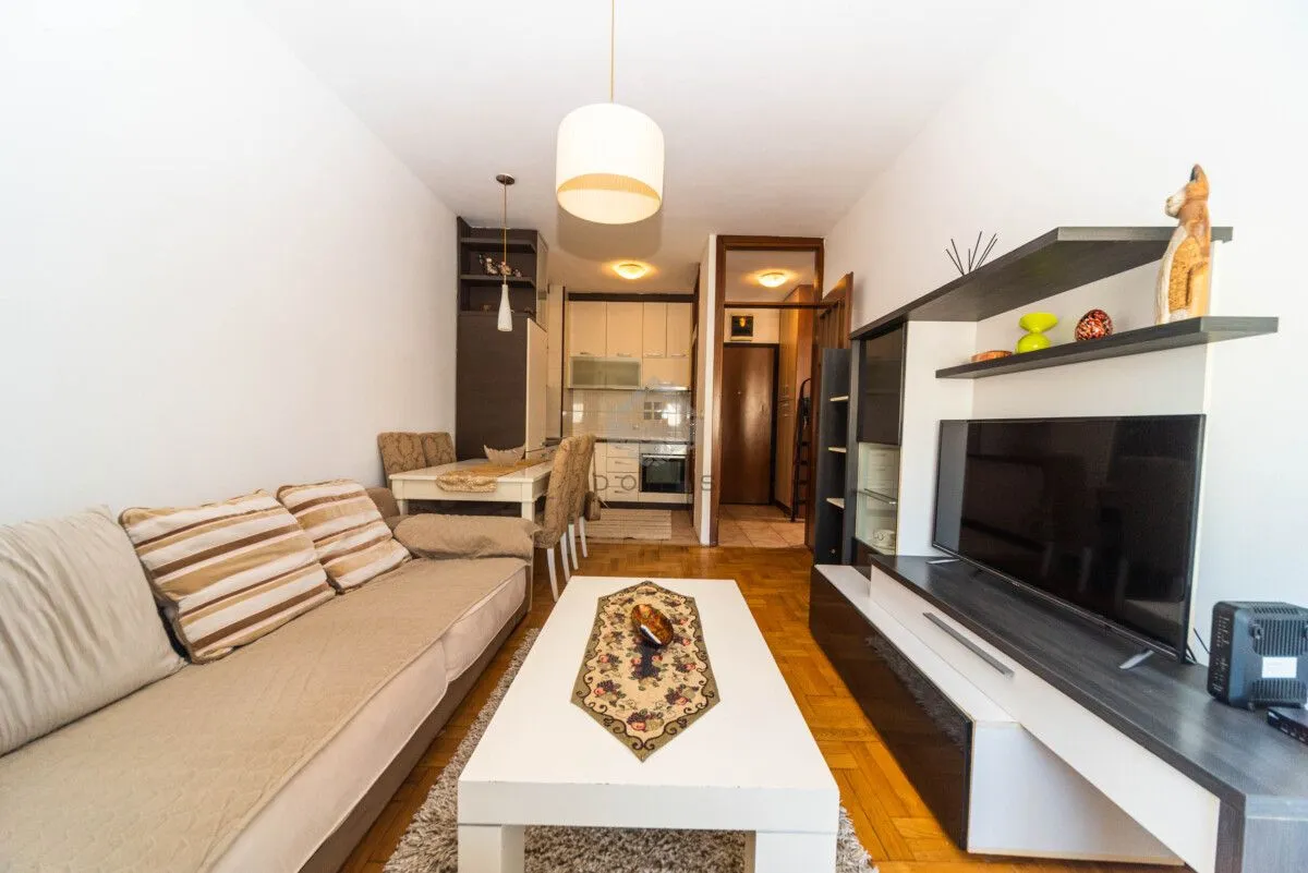 Izdavanje, jednosoban stan, 40m², Stari Aerodrom, Podgorica