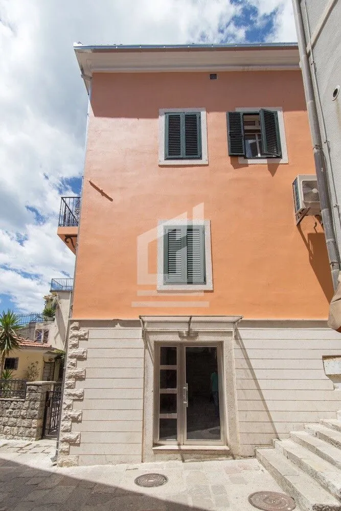 Sale, office space, 102m², Herceg Novi, Crna Gora