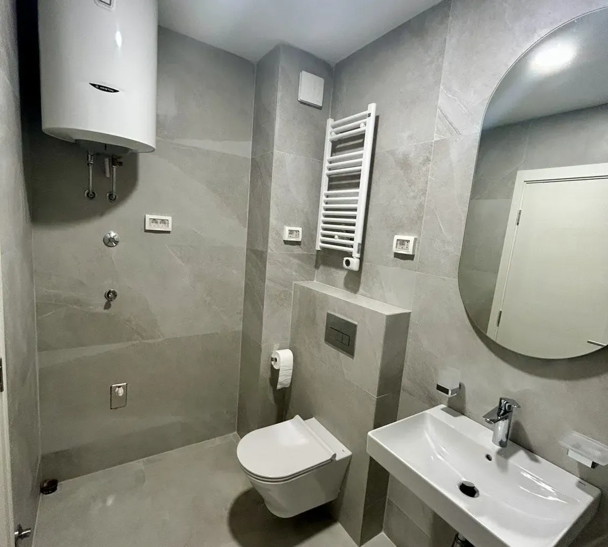 Izdavanje, jednosoban stan, 43m², Central Point, Podgorica