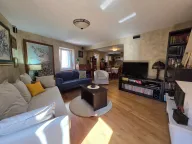 Izdavanje, trosoban stan, 120m², Stari Grad, Budva - image 2