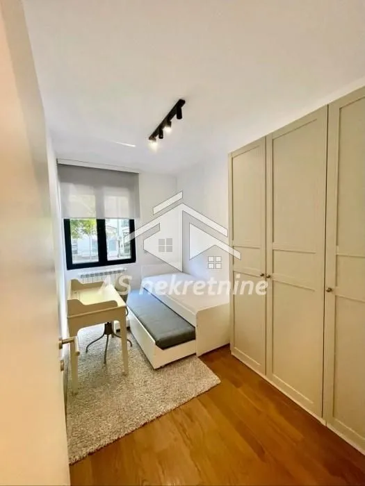 Rent, three bedroom apartment, 60m², Vračar Sve Podlokacije, Beograd