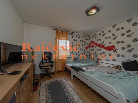 Prodaja, trosoban stan, 115m², Petlovo Brdo, Beograd - image 10