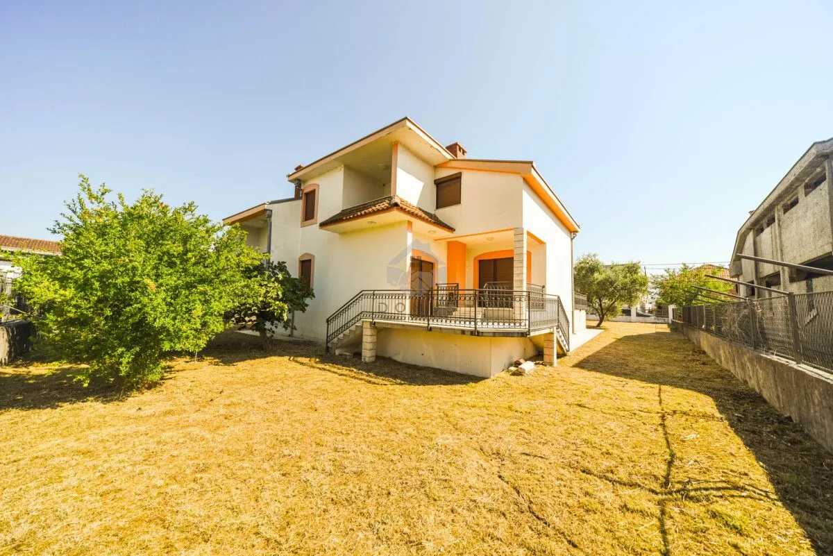 Prodaja, kuća, 350m², Tuzi, Podgorica
