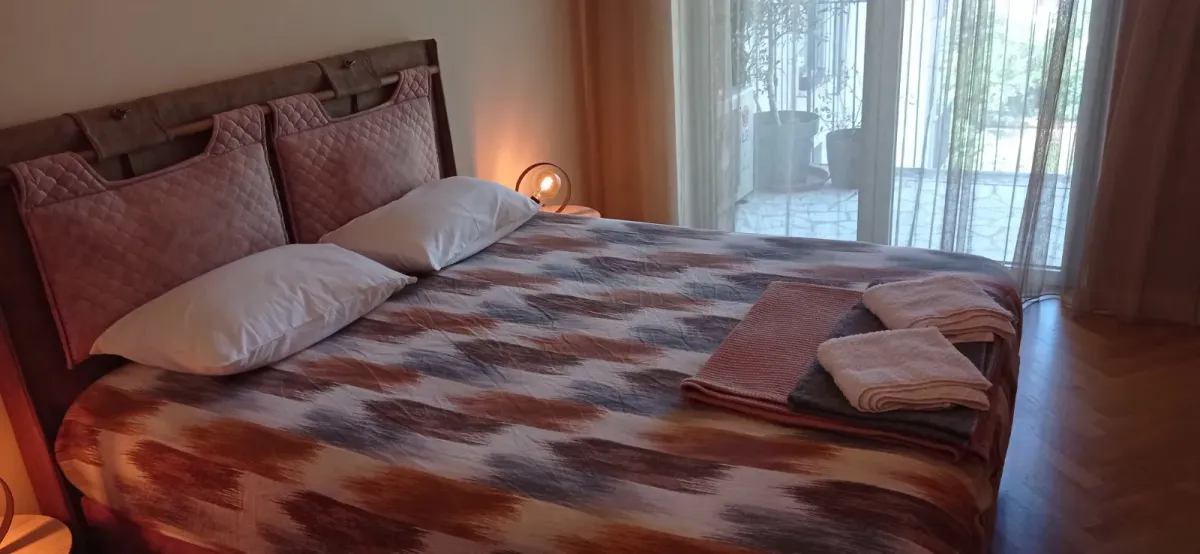 Rent, two bedroom apartment, 81m², Dobrota, Kotor
