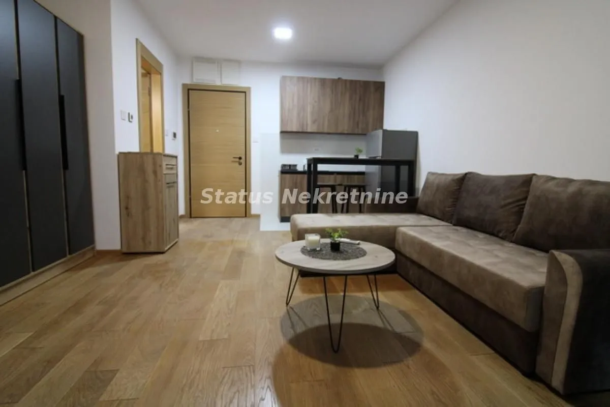Izdavanje, garsonjera, 28m², Bulevar Oslobodjenja, Novi Sad Sve Podlokacije