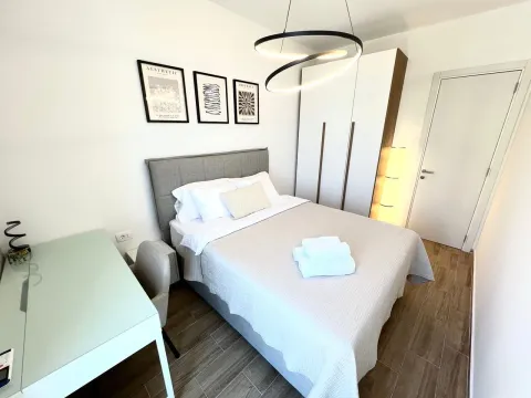 Rent, one bedroom apartment, 83m², Bečići, Budva - image 10