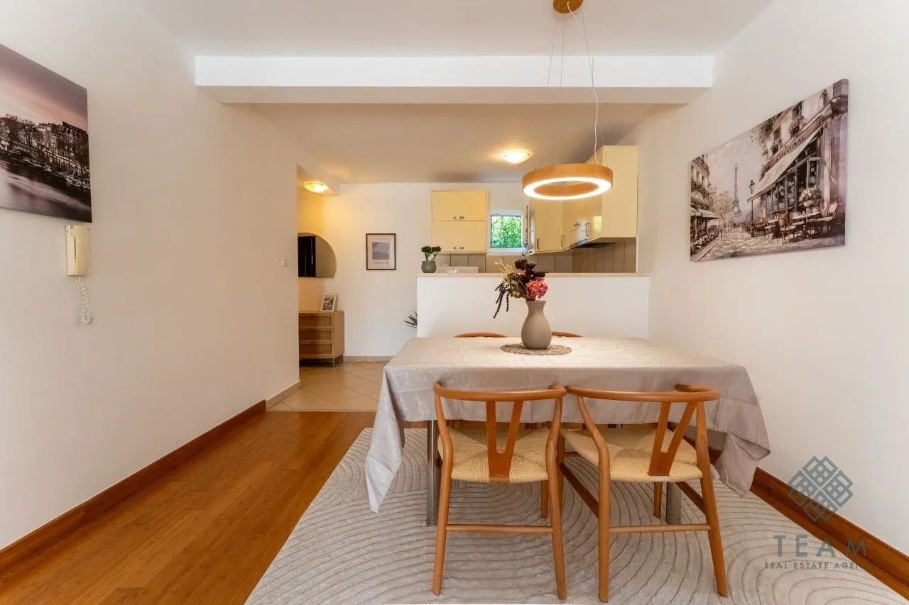 Prodaja, dvosoban stan, 68m², Pržno, Budva