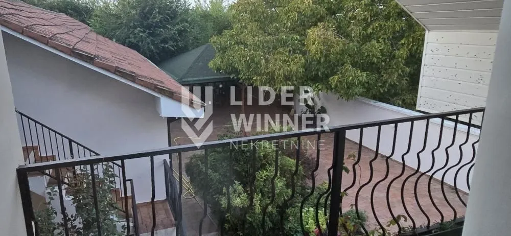 Prodaja, kuća, 340m², Zemun Ugrinovci, Zemun Sve Podlokacije
