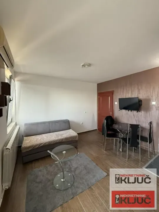 Rent, studio apartment, 27m², Bulevar Oslobodjenja, Novi Sad Sve Podlokacije
