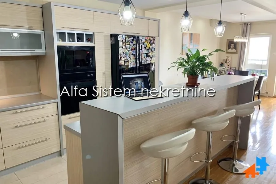 Sale, apartment, 157m², Đeram Pijaca, Beograd