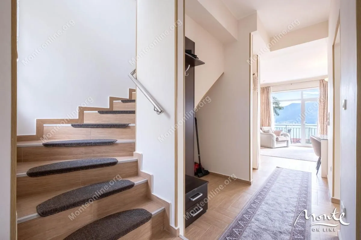 Prodaja, dvosoban stan, 104m², Orahovac, Kotor