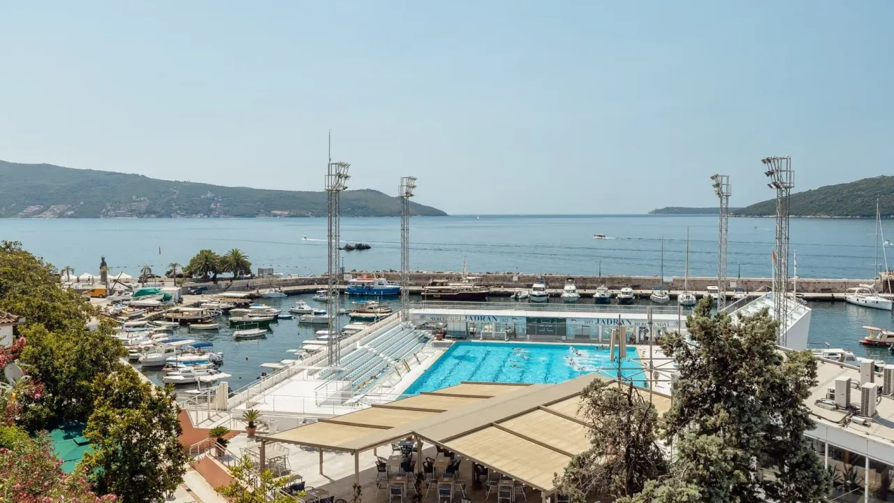 Prodaja, trosoban stan, 244m², Herceg Novi, Crna Gora