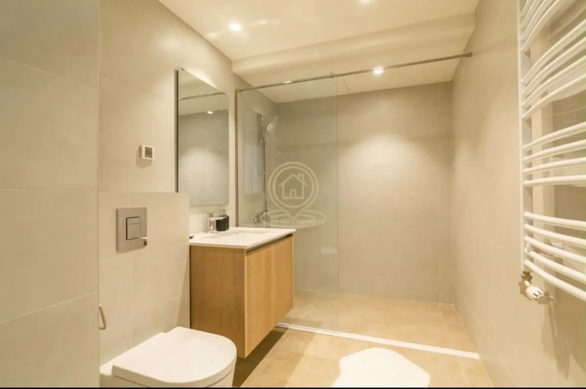 Izdavanje, trosoban stan, 87m², Savski Venac, Beograd