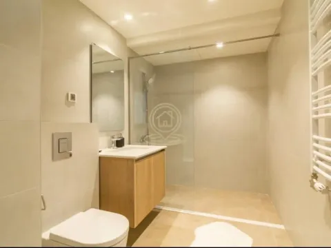 Izdavanje, trosoban stan, 87m², Savski Venac, Beograd - image 11