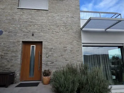 Kuća in Sremska Kamenica