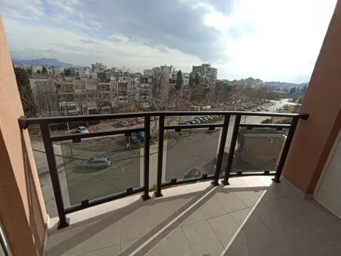 Izdavanje, trosoban stan, 100m², Ljubović, Podgorica - image 5