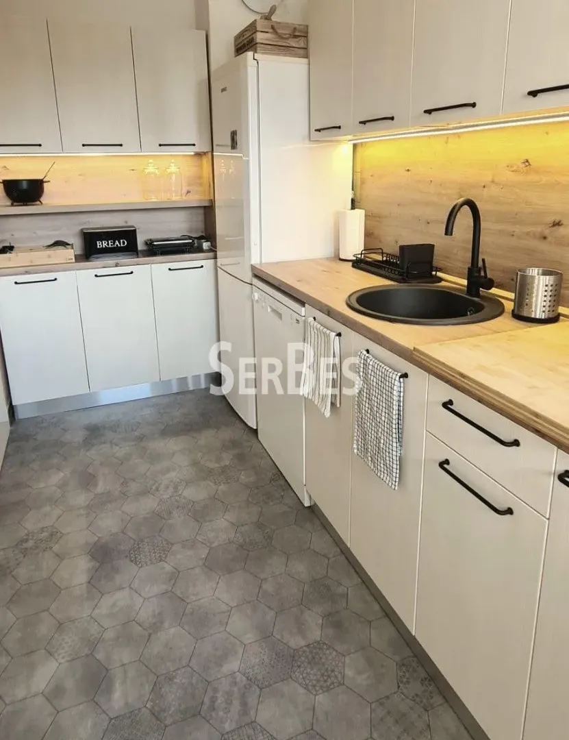Izdavanje, trosoban stan, 77m², Klinički Centar, Beograd