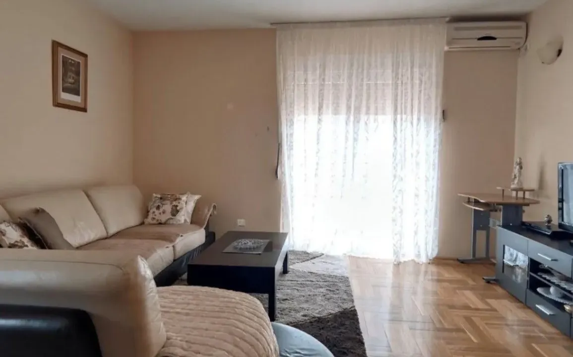 Izdavanje, jednosoban stan, 68m², Zagorič, Podgorica