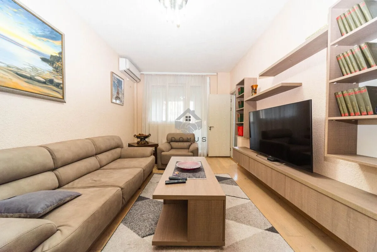 Izdavanje, dvosoban stan, 72m², Autobuska stanica, Podgorica