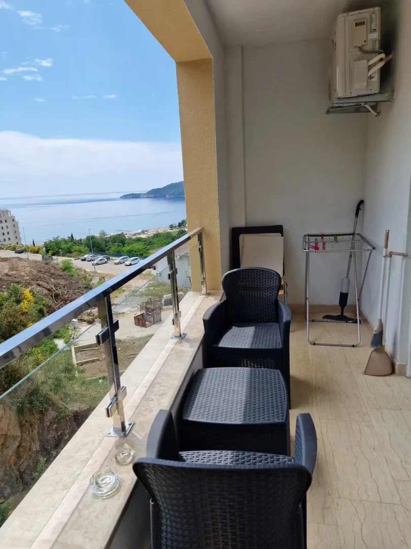 Izdavanje, jednosoban stan, 44m², Bečići, Budva