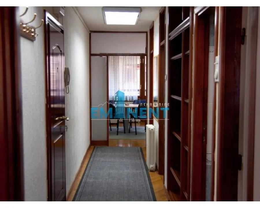 Izdavanje, trosoban stan, 75m², Čubura, Beograd