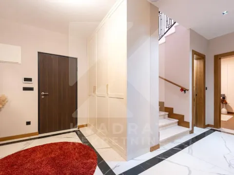 Izdavanje, kuća, 166m², Tološi, Podgorica - image 20