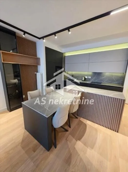 Izdavanje, trosoban stan, 86m², Savski Venac, Beograd