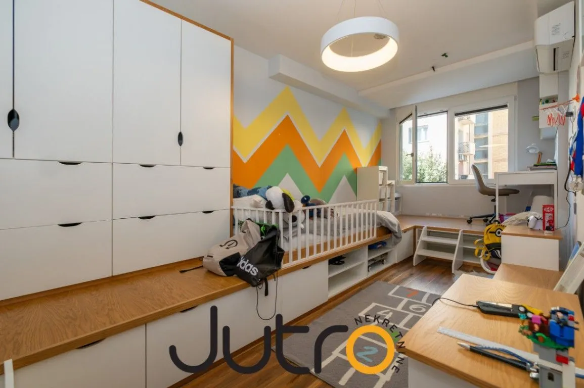 Prodaja, trosoban stan, 122m², Centar, Podgorica