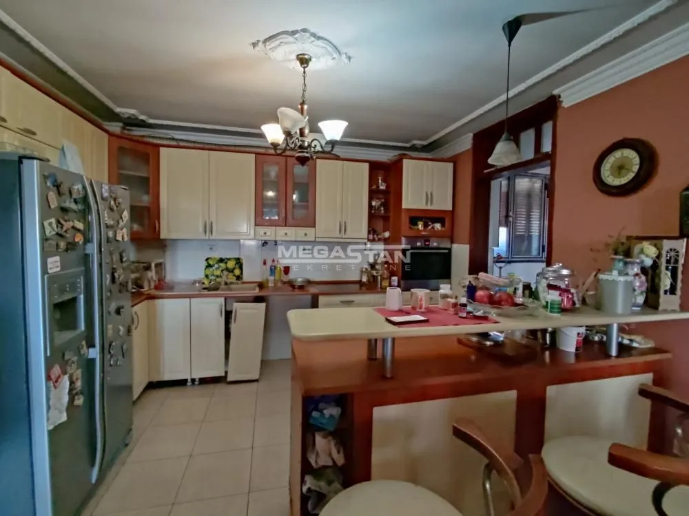 Izdavanje, četvorosoban stan, 162m², Zeleno Brdo, Zvezdara Sve Podlokacije
