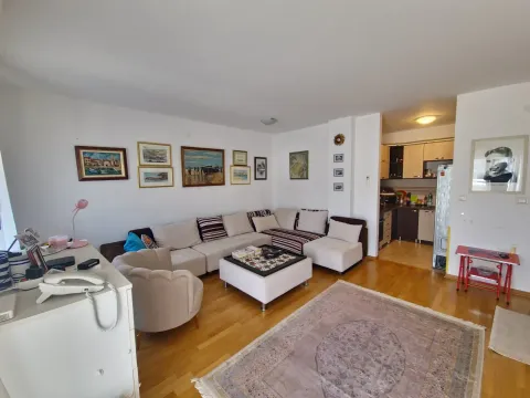 Rent, three bedroom apartment, 89m², Budva, Crna Gora - image 8