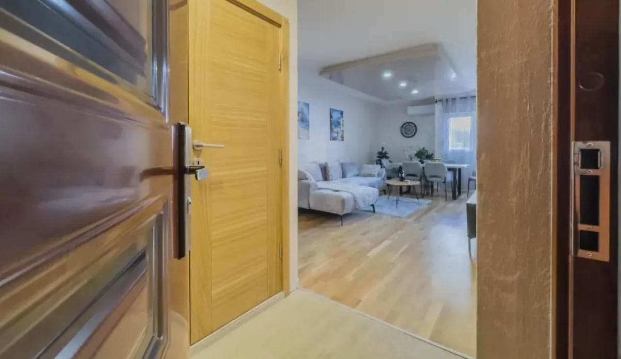 Prodaja, dvosoban stan, 68m², Tivat, Crna Gora