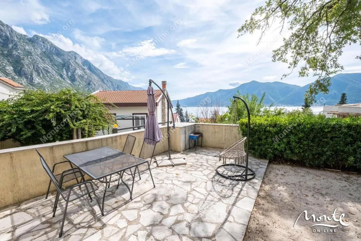 Prodaja, dvosoban stan, 79m², Orahovac, Kotor