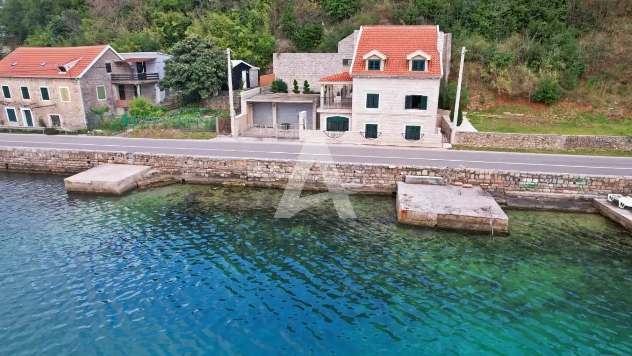 Prodaja, kuća, 211m², Donja Lastva, Tivat