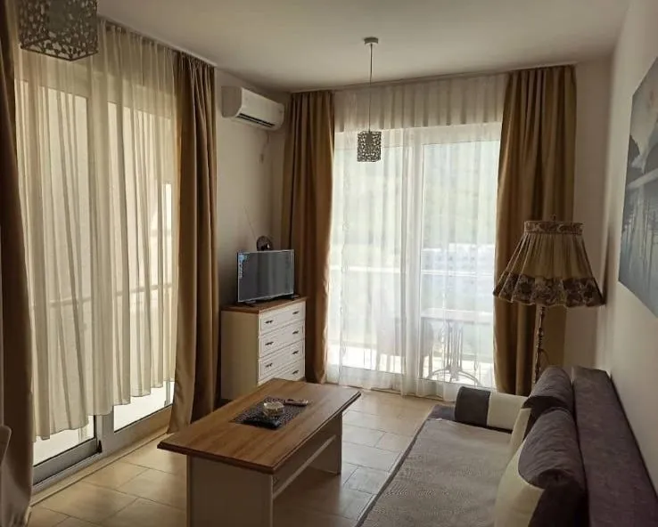 Izdavanje, jednosoban stan, 45m², Bečići, Budva