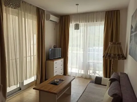 Izdavanje, jednosoban stan, 45m², Bečići, Budva