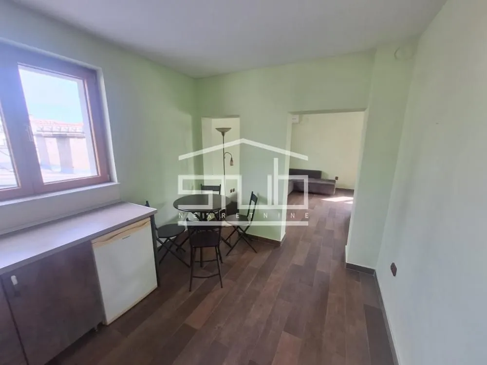 Rent, four bedroom apartment, 40m², Savski Venac, Beograd