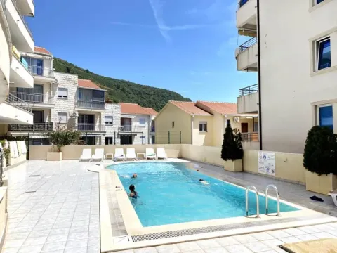 Rent, two bedroom apartment, 93m², Petrovac, Budva - image 2