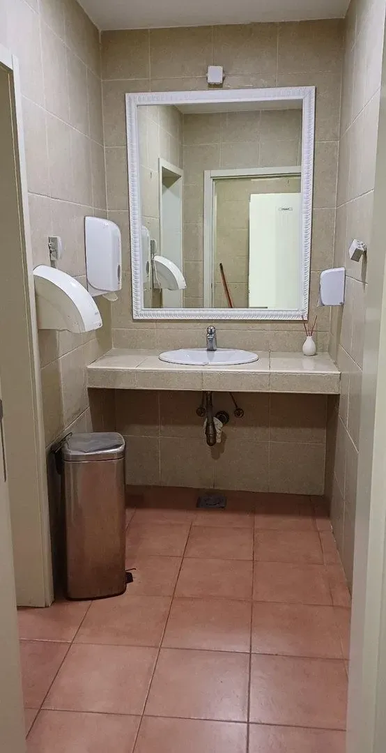 Prodaja, poslovni prostor, 1000m², Vračar, Šid