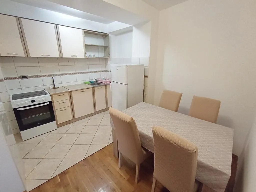 Izdavanje, trosoban stan, 90m², Podgorica, Crna Gora