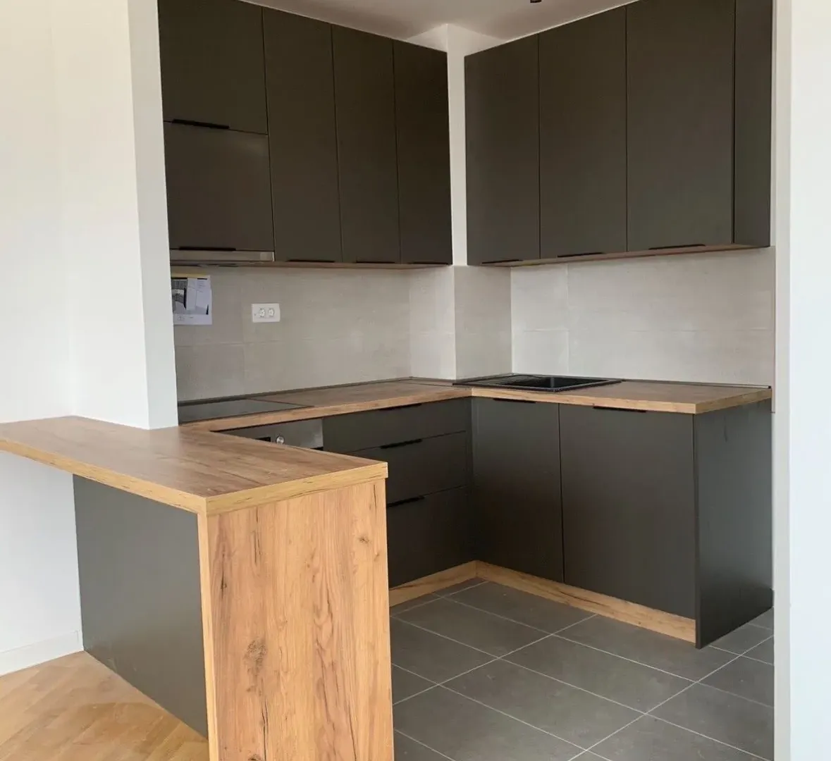 Izdavanje, dvosoban stan, 103m², Ljubović, Podgorica