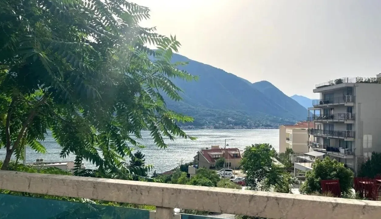 Prodaja, jednosoban stan, 53m², Dobrota, Kotor