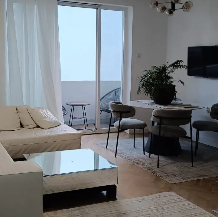 Izdavanje, dvosoban stan, 70m², Preko Morače, Podgorica