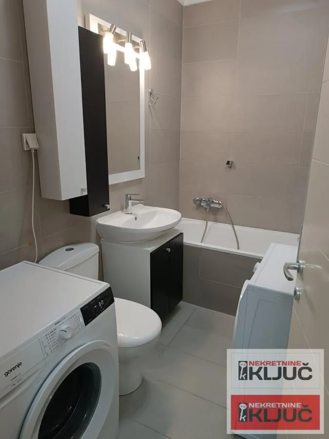 Prodaja, trosoban stan, 62m², Salajka, Novi Sad Sve Podlokacije