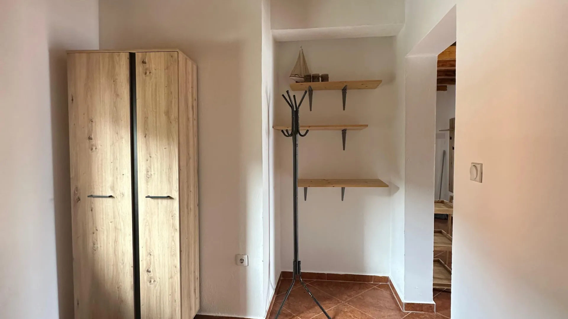 Izdavanje, kuća, 180m², Krašići, Tivat