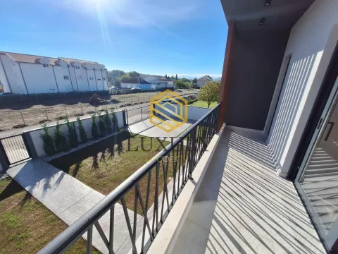 Prodaja, kuća, 141m², Gornja Gorica, Podgorica - image 2