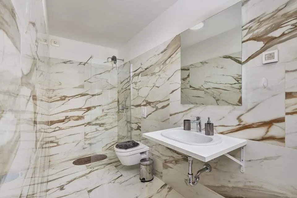 Prodaja, dvosoban stan, 74m², Dobrota, Kotor