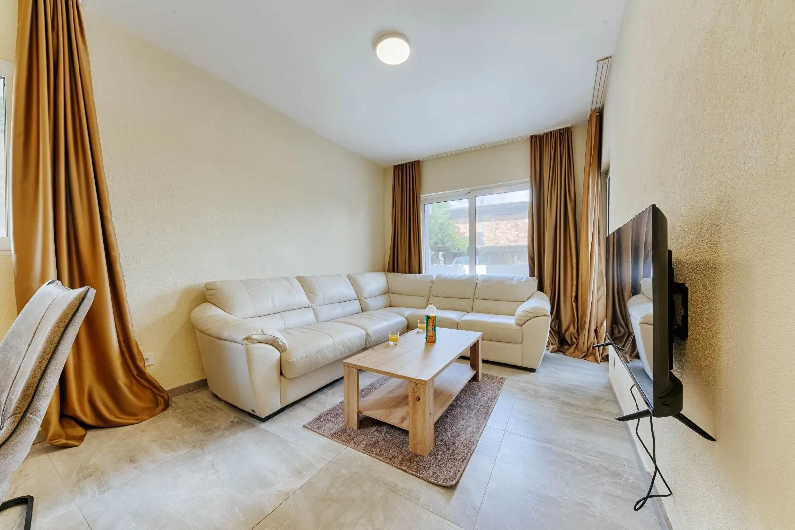 Sale, apartment, 850m², Bar, Crna Gora